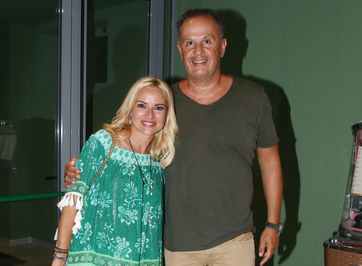 Μαρία Μπεκατώρου: Το παθιασμένο φιλί του συζύγου της στο πάρτι για τα 50ά γενέθλιά της