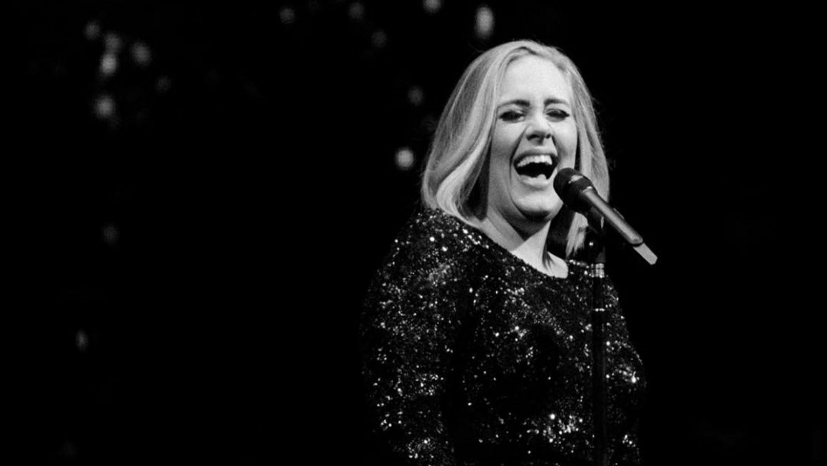 Adele: Η πρώτη δημόσια εμφάνισή της εδώ και μήνες σε ξέφρενο πάρτι μετά τα Oscars