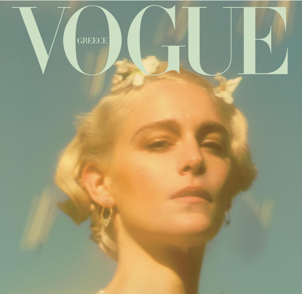 Vogue Greece: Όταν η Ροζάνα Γεωργίου φωτογράφισε τη σύζυγο του Γιώργου Λάνθιμου