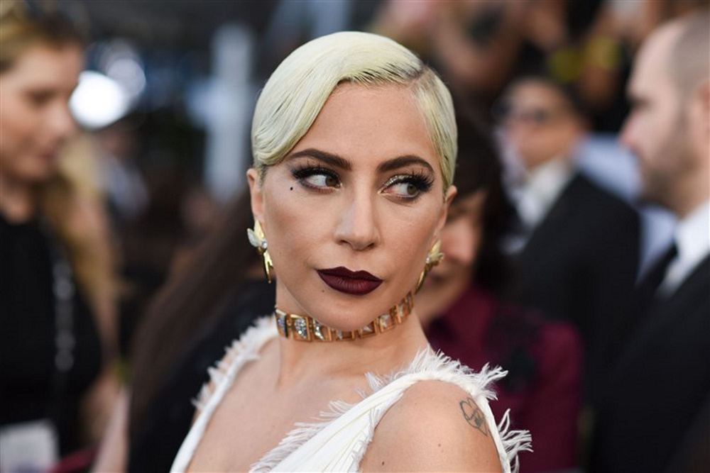 Lady Gaga: Έλαβε το Κλειδί της Πόλης του Δυτικού Χόλιγουντ και το γιόρτασε με μία σέξι επίδειξη των προσόντων της