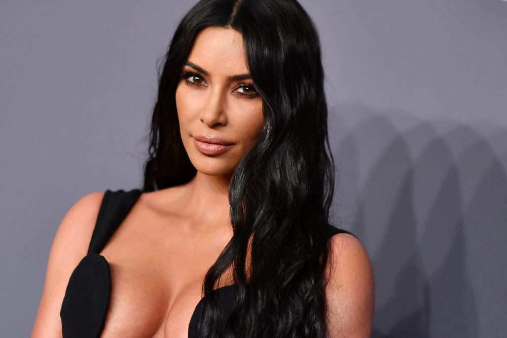 Kim Kardashian: «Δέχθηκα πολλή κακία για το σώμα μου στην εγκυμοσύνη… Με “λύγισε”»
