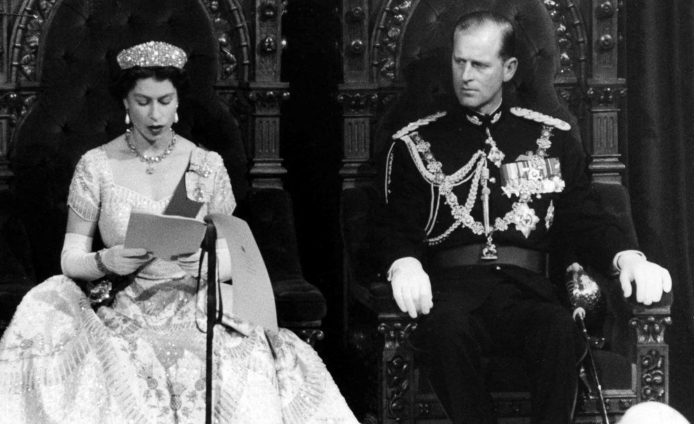 Πρίγκιπας Φίλιππος, Δούκας του Εδιμβούργου: Η γέννηση στην Ελλάδα, η τραγική ιστορία της οικογένειάς του και η κοινή ζωή με την Ελισάβετ