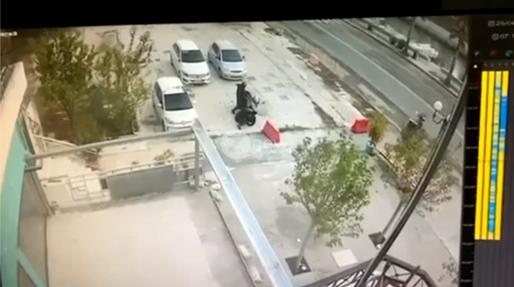 Απίστευτο: Θρασύτατοι ληστές κλέβουν μηχανάκι σε κεντρικό σημείο του Πειραιά μέσα σε ελάχιστα λεπτά – Το αποκλειστικό βίντεο