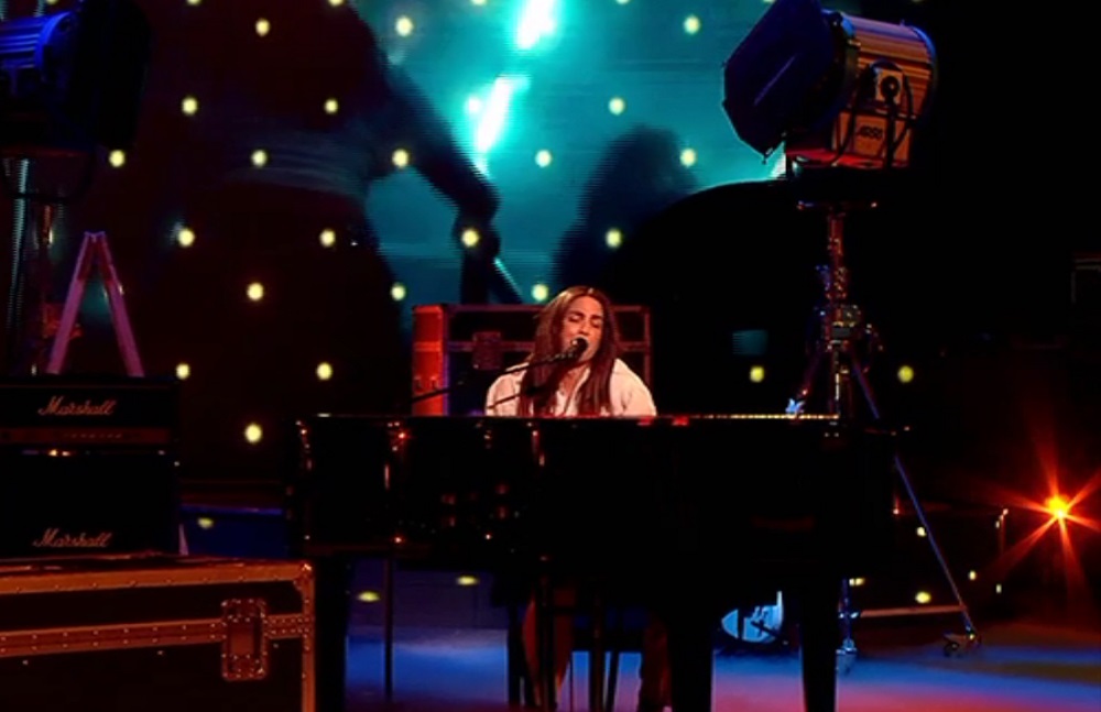 Κατερίνα Στικούδη: Μάγεψε ως Lady Gaga παίζοντας πιάνο στο YFSF