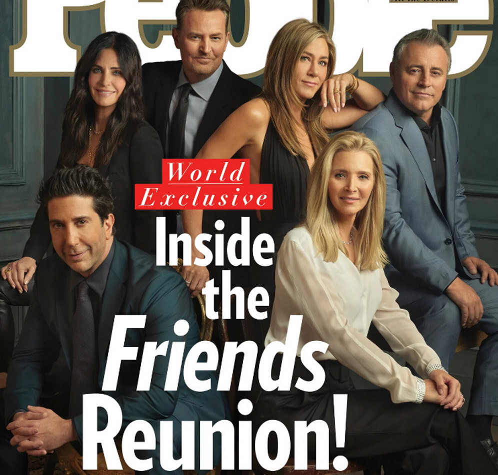 Friends: Οι πρώτες φωτογραφίες – και πλάνα – της λατρεμένης παρέας στο θρυλικό σετ της σειράς πριν από το πολυαναμενόμενο reunion