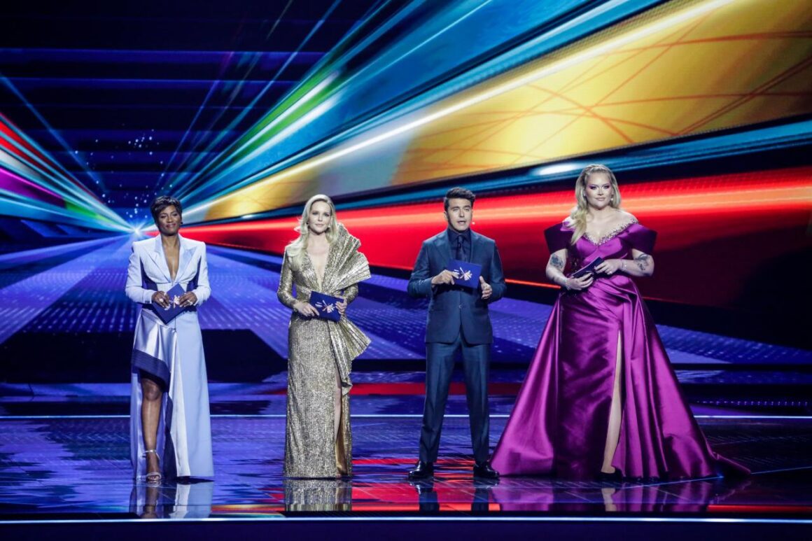Eurovision 2021 – Τελικός: Η έναρξη με την εντυπωσιακή παρέλαση των 26 χωρών που άνοιξε η Έλενα Τσαγκρινού