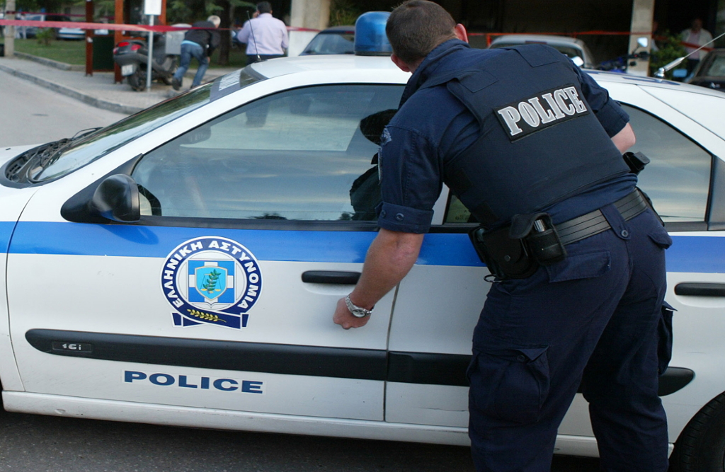 Απίστευτο κι όμως ελληνικό: Αστυνομικός νοίκιαζε υπηρεσιακό ασύρματο σε διαρρήκτες