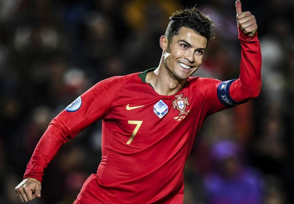 Cristiano Ronaldo: «Τα πήρε» με μπουκάλια της Coca-Cola σε συνέντευξη Τύπου για το Euro! «Να πίνετε νερό» (βίντεο)