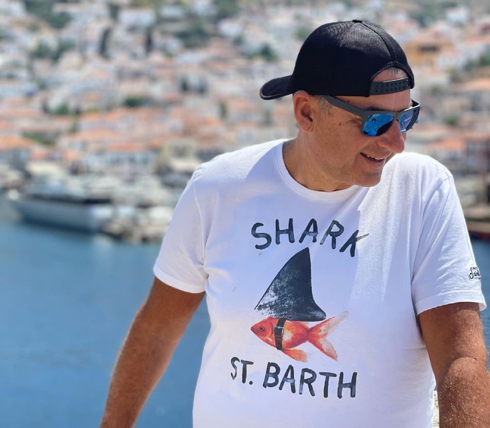 Γιώργος Λιάγκας: Έκανε την πρώτη του βουτιά στη θάλασσα για το 2022
