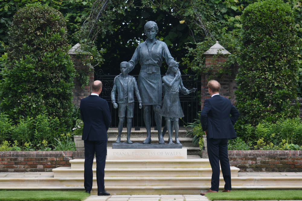 Πρίγκιπας Ουίλιαμ – Πρίγκιπας Χάρι: Μαζί στα αποκαλυπτήρια του αγάλματος της Πριγκίπισσας Νταϊάνα