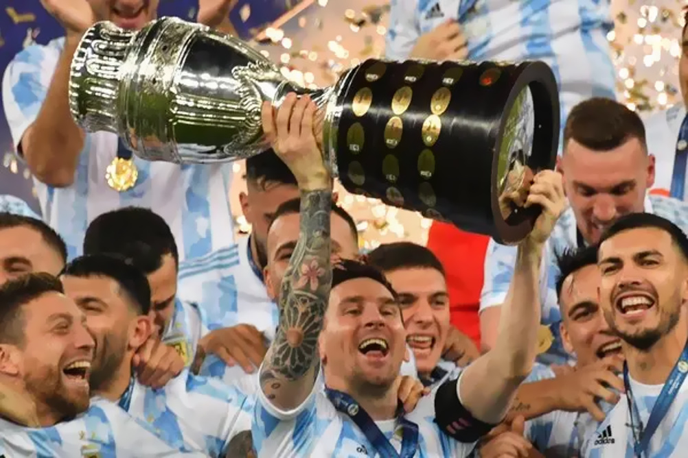 Copa América: Ξέφρενοι πανηγυρισμοί από τον Lionel Messi – Πήρε το πρώτο του τρόπαιο με την Εθνική Αργεντινής
