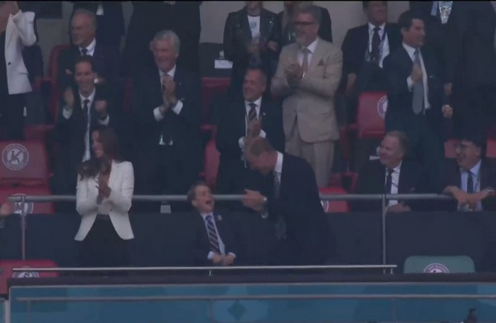 Στον τελικό του Euro ο Πρίγκιπας William με την Kate Middleton: Τρελά πανηγύρια από τον μικρό George στο γκολ της Αγγλίας