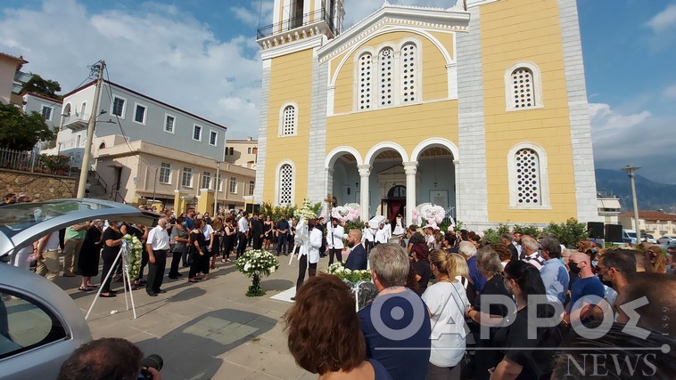 Ανείπωτη θλίψη στην κηδεία της μικρής Αναστασίας: Το συγκινητικό τραγούδι που ακούστηκε στην εκκλησία και τα ροζ – λευκά μπαλόνια