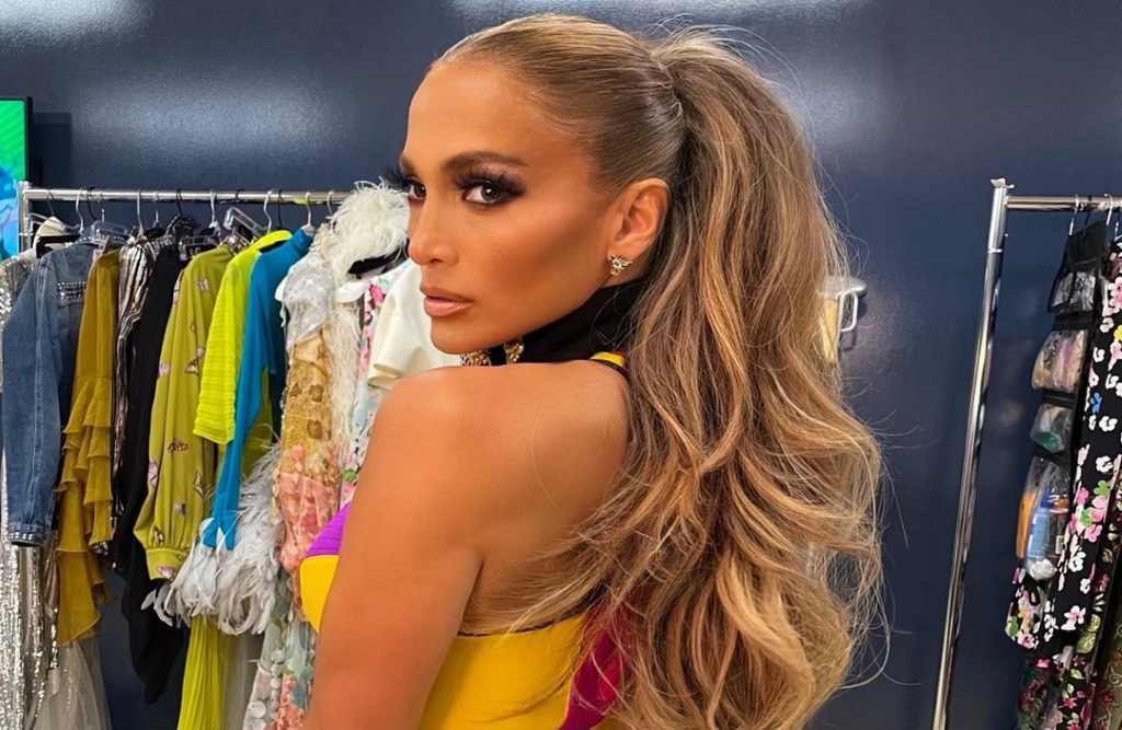 Jennifer Lopez: Μεταμεσονύκτιες πρόβες πάνω στο χαλί για το νέο της βίντεο κλιπ