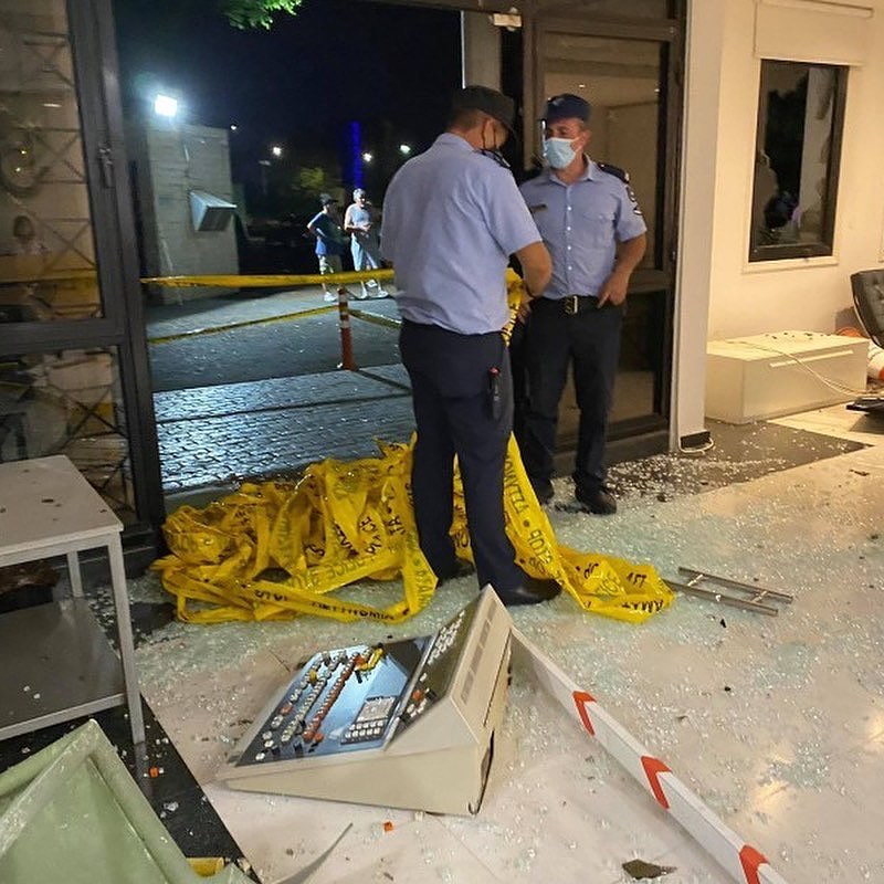 Κύπρος: «Εισβολή» και ζημιές στον τηλεοπτικό σταθμό ΣΙΓΜΑ από αρνητές του κορονοϊού την ώρα του δελτίου ειδήσεων – Βίντεο