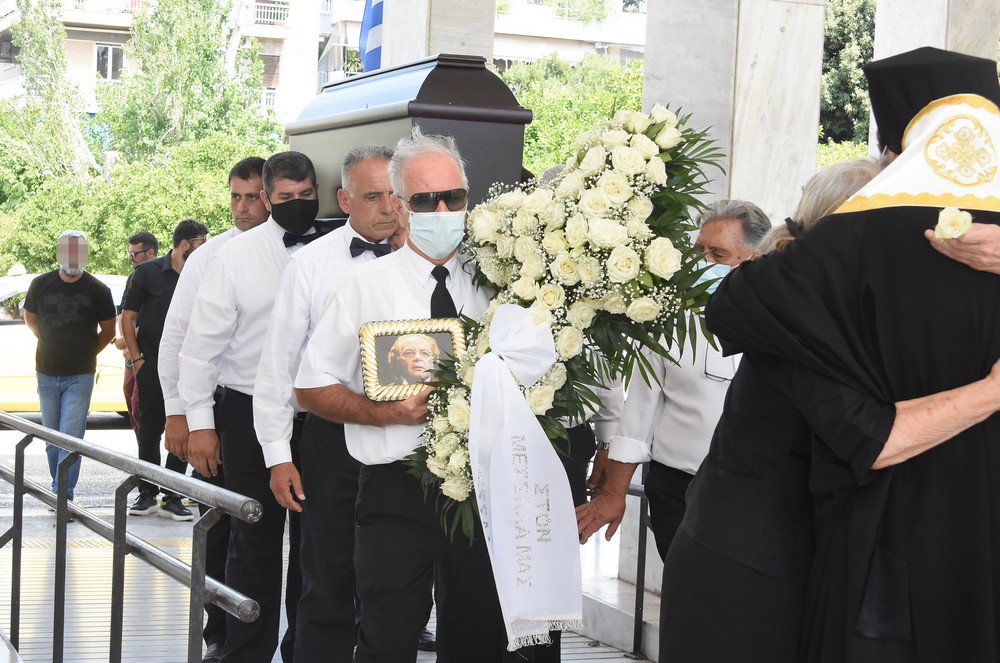 Γιώργος Μεσσάλας: Θλίψη στην κηδεία του ηθοποιού και σκηνοθέτη (Φωτογραφίες)