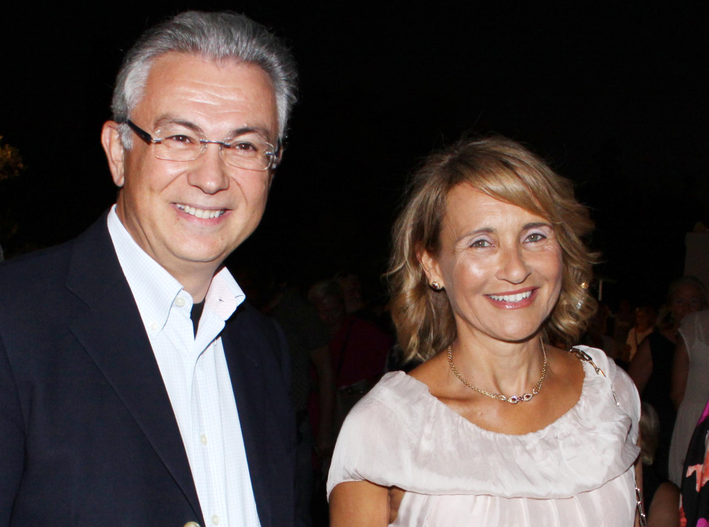 Θεόδωρος Ρουσόπουλος: «Στη σύζυγό μου κάνω εδώ και 33-34 χρόνια το ίδιο δώρο που της είχα πάρει την πρώτη μας Πρωτοχρονιά»