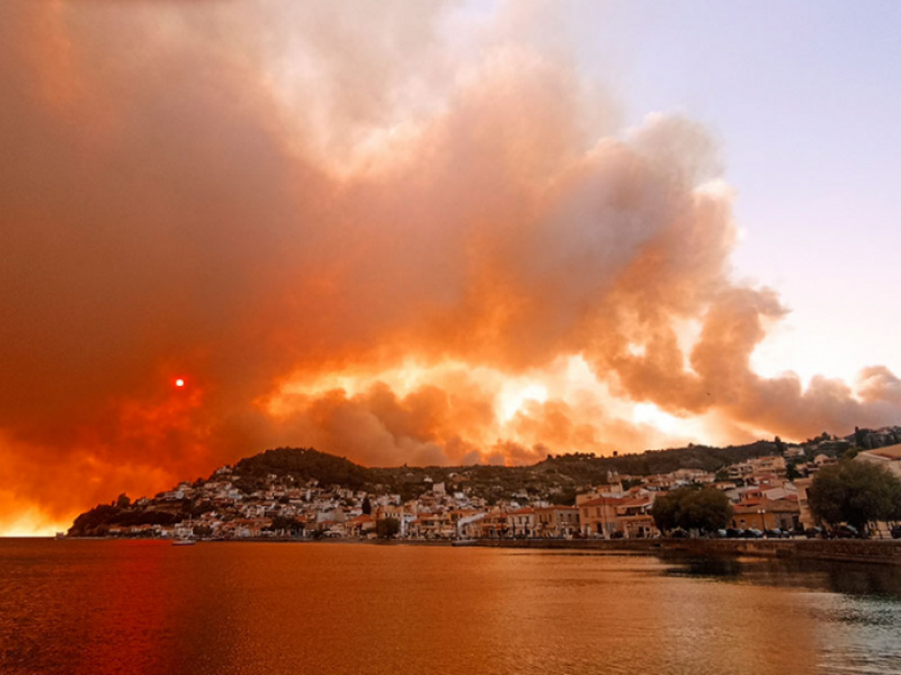 Βόρεια Εύβοια: 2 χρόνια μετά τις πυρκαγιές, τοξικός αμίαντος στα καμμένα απειλεί τους κατοίκους