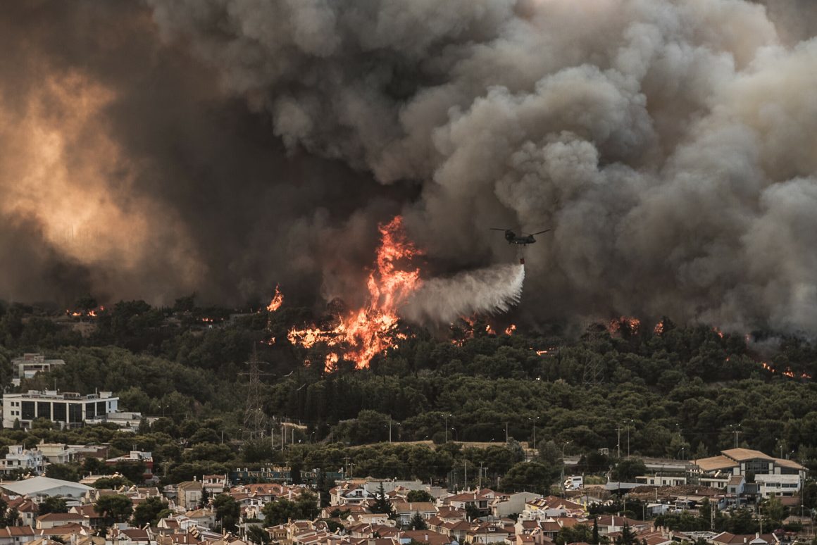 Πυρκαγιές – Ελλάδα: Ο δορυφόρος Sentinel κατέγραψε τις δύο μεγάλες φωτιές σε Βαρυμπόμπη και Εύβοια από το διάστημα – Φωτογραφία