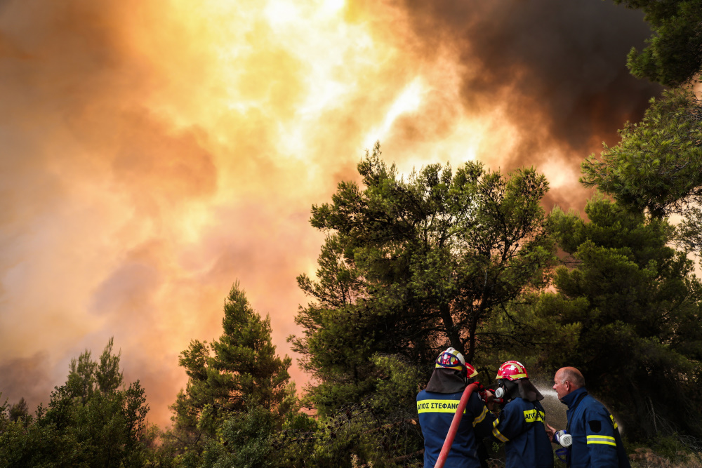Μεγάλη φωτιά στη Ζάκυνθο – Θυελλώδεις άνεμοι στην περιοχή