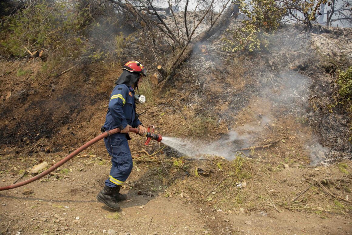 Πυρκαγιές: Εκκενώνονται Πολυδένδρι, Καπανδρίτι, Μαλακάσα και Σφενδάλη- Μήνυμα από το  112