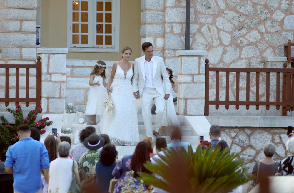 Αποκλειστικό: Αυτή είναι η μπομπονιέρα του γάμου της Δανάης Μιχαλάκη και του Γιώργου Παπαγεωργίου