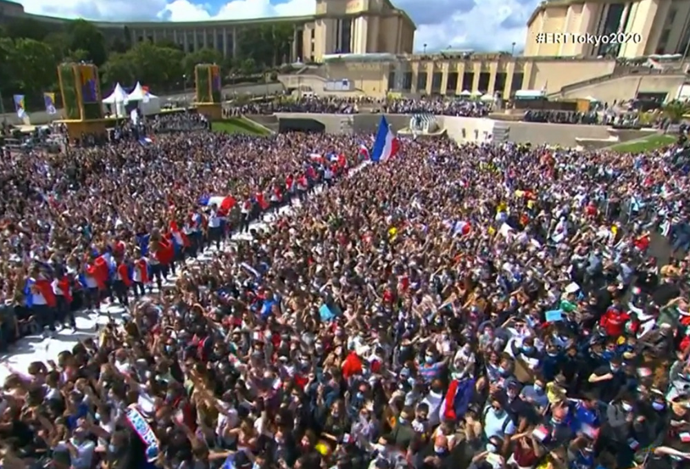 Ολυμπιακοί Αγώνες – Τελετή Λήξης: Η παράδοση της ολυμπιακής σημαίας στη Γαλλία – Γιορτή στο Παρίσι
