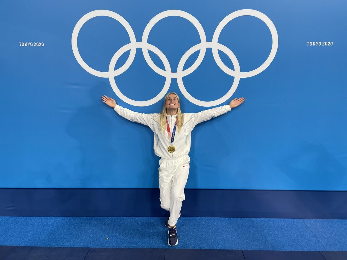 Stephania Haralambidis: Μια Ελληνοαμερικάνα «γοργόνα», «χρυσή» Ολυμπιονίκης στο Τόκιο