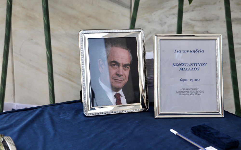 Κωνσταντίνος Μίχαλος: Σύσσωμος ο πολιτικός και επιχειρηματικός κόσμος στην κηδεία του – Φωτογραφίες
