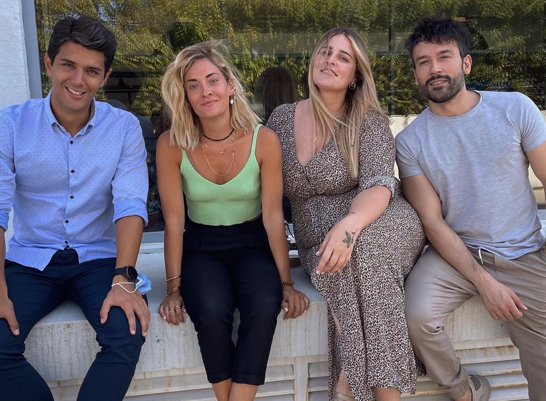 «Καλύτερα δε γίνεται»: Η ομάδα της Ναταλίας Γερμανού φωτογραφίζεται με το νέο της μέλος – Η αντίδραση του Κώστα Τσουρού