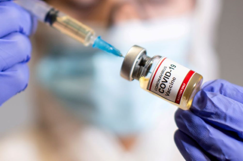 Τρίτη δόση εμβολίου: Ανοίγει σήμερα (5/11) η πλατφόρμα για τους άνω των 18 ετών