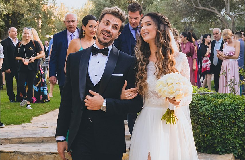 Άκης Πετρετζίκης: Τα 10 ξεχωριστά καρέ από τον γάμο του που δημοσίευσε ο ίδιος – «Δεν πίστευα ποτέ πως θα νιώσω τόση ευτυχία!»