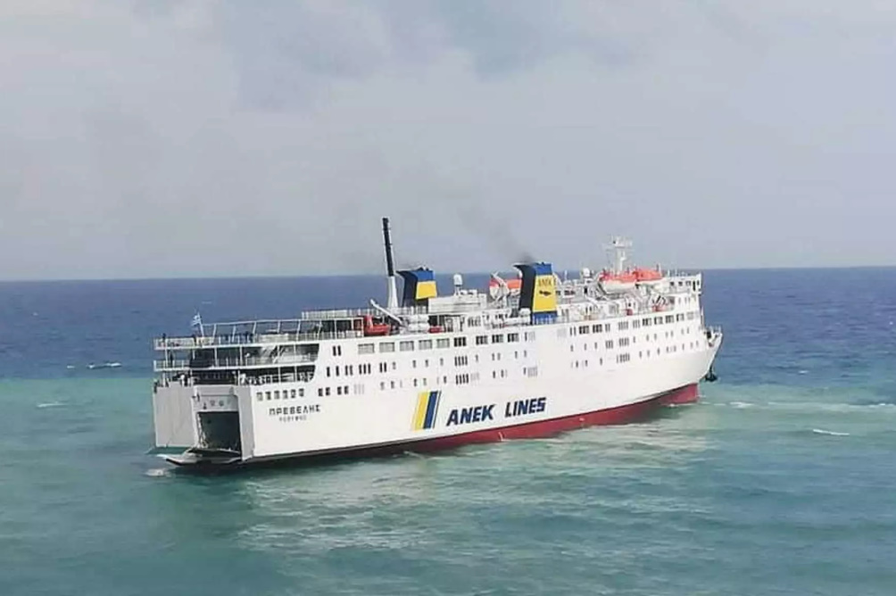 Σαντορίνη: Προσέκρουσε στο λιμάνι το πλοίο «Πρέβελης»