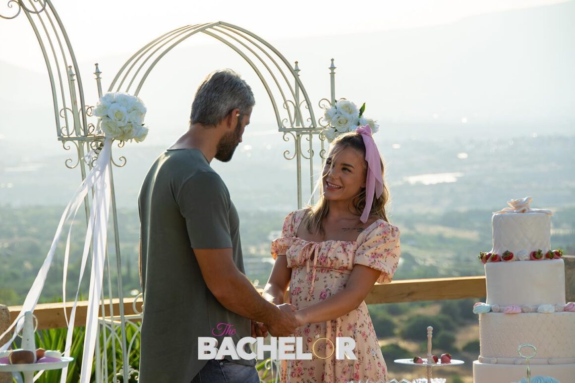 The Bachelor: Οδηγεί ο Αλέξης Παππάς χωρίς χέρια; Και πώς αντέδρασε όταν η Ιωάννα του είπε ότι θέλει να παντρευτούν και να κάνουν δύο παιδιά;
