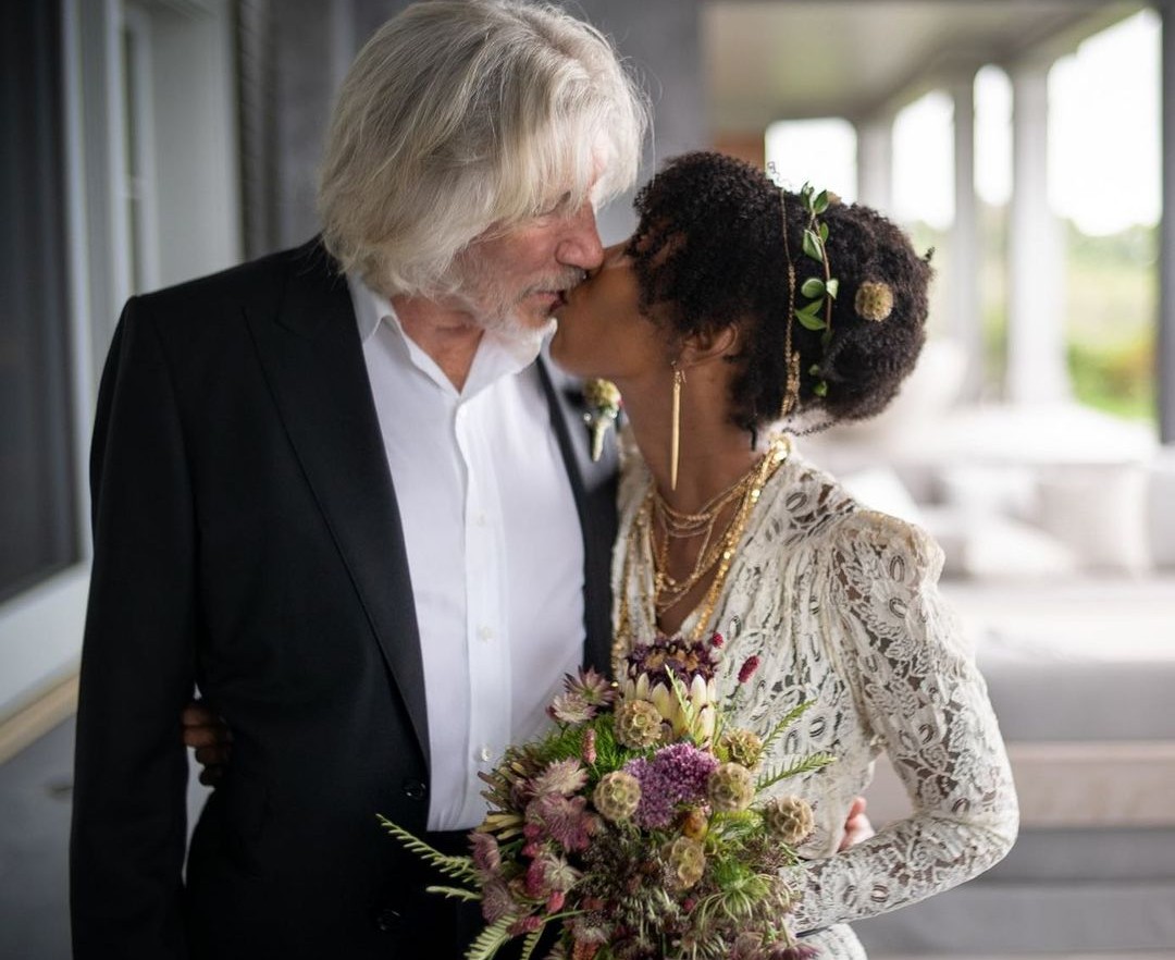 Roger Waters: Ο θρύλος των Pink Floyd στα 78 του παντρεύτηκε για 5η φορά