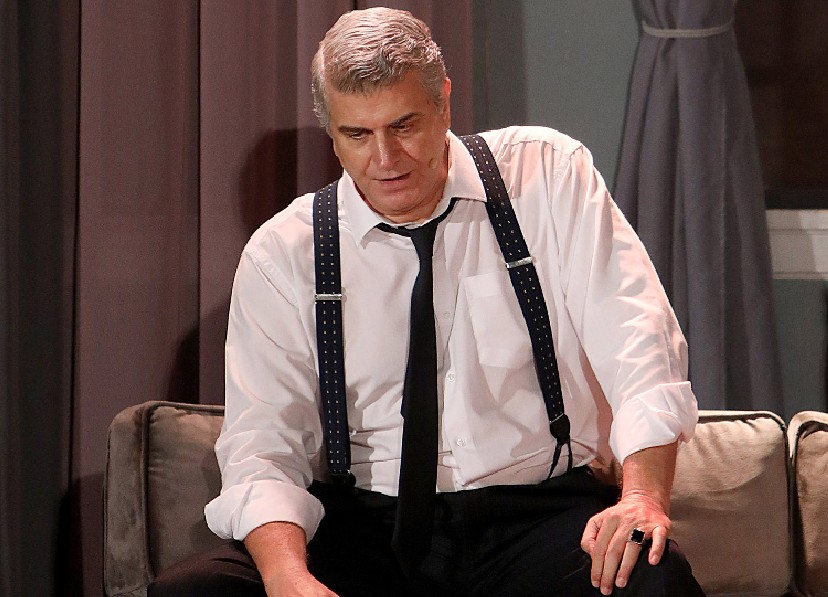 Βλαδίμηρος Κυριακίδης: «Όταν βγαίνω στο θέατρο είναι σαν να παίζω την τελευταία παράσταση της ζωής μου»