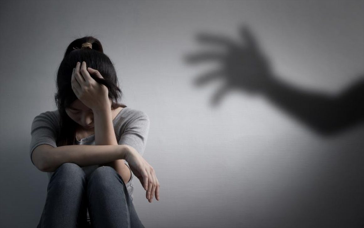 Σοκαριστικές εξελίξεις: Τέσσερις γυναίκες καταγγέλλουν γνωστό Έλληνα ηθοποιό για βιασμό – Οι δύο ήταν ανήλικες