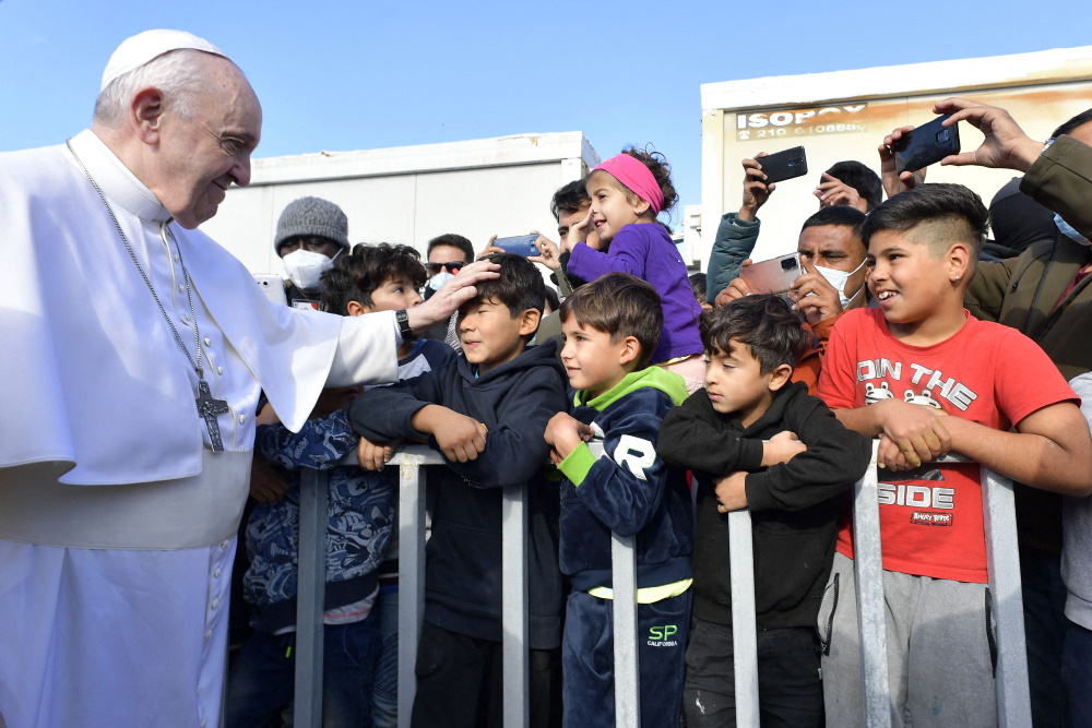 Πάπας Φραγκίσκος: Επισκέφθηκε το ΚΥΤ στο Καρά Τεπέ – «Όποιος σας φοβάται, δεν σας έχει κοιτάξει στα μάτια»