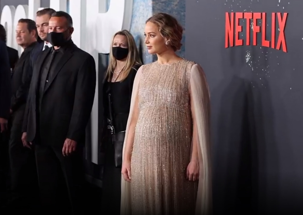 Jennifer Lawrence: Η πρώτη της εμφάνιση με φουσκωμένη κοιλίτσα στην πρεμιέρα της νέας της ταινίας Don’t look Up