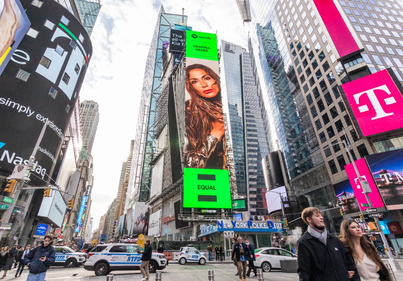 Δέσποινα Βανδή: Φιγουράρει σε billboard στη φημισμένη Times Square της Νέας Υόρκης!