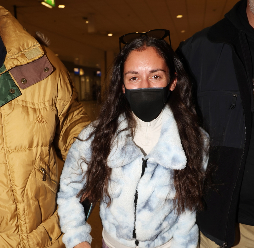 Survivor: Δεν αγνοείται πλέον η Κρυσταλλία! Οι φωτογραφίες από την άφιξή της στο αεροδρόμιο