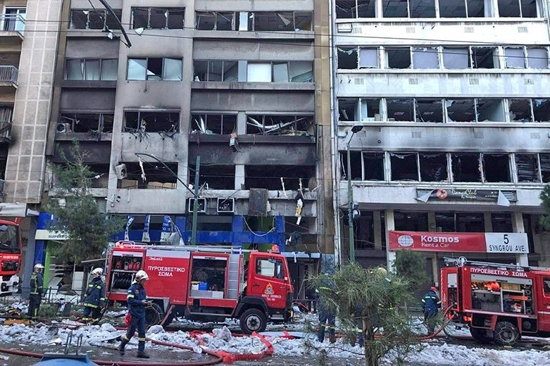 Σοκάρει το βίντεο από την έκρηξη σε κτίριο της λεωφόρου Συγγρού