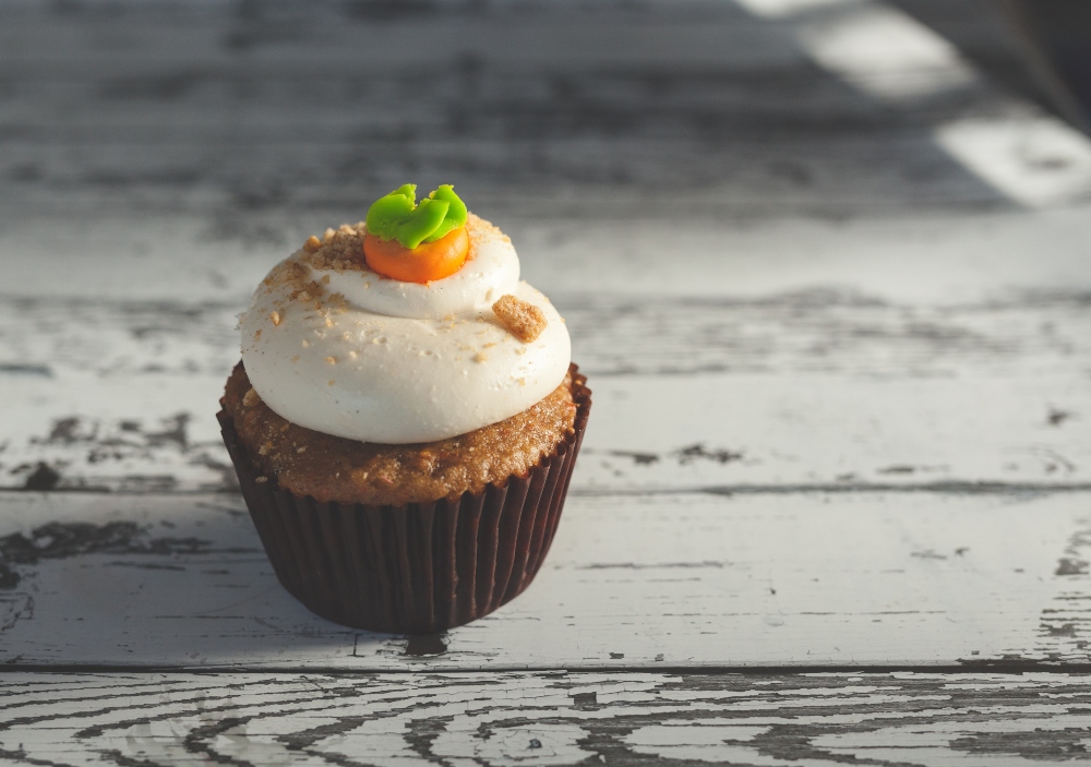 Πώς θα φτιάξετε τα πιο νόστιμα cupcakes καρότου χωρίς να χρειαστείτε μίξερ;