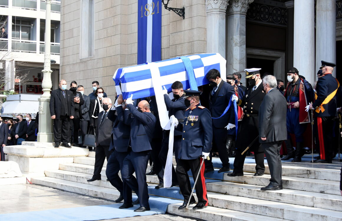 Χρήστος Σαρτζετάκης: Σε στενό οικογενειακό κύκλο το τελευταίο «αντίο» στον πρώην πρόεδρο της Δημοκρατίας