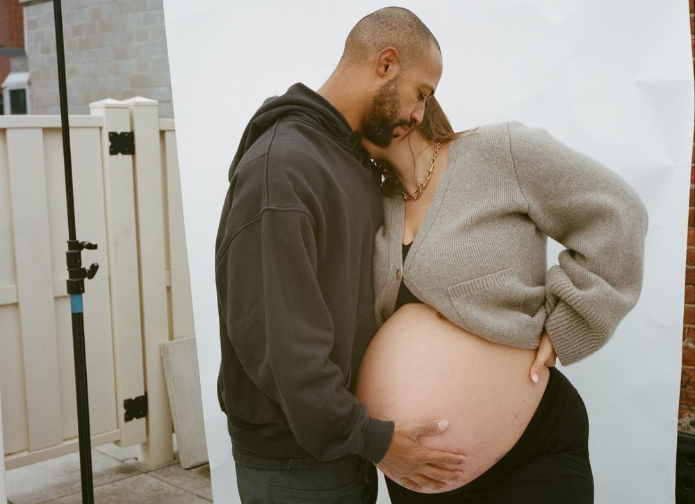 Ashley Graham: Δείχνει για πρώτη φορά τα δίδυμα αγόρια της ενάμιση μήνα μετά τη γέννα