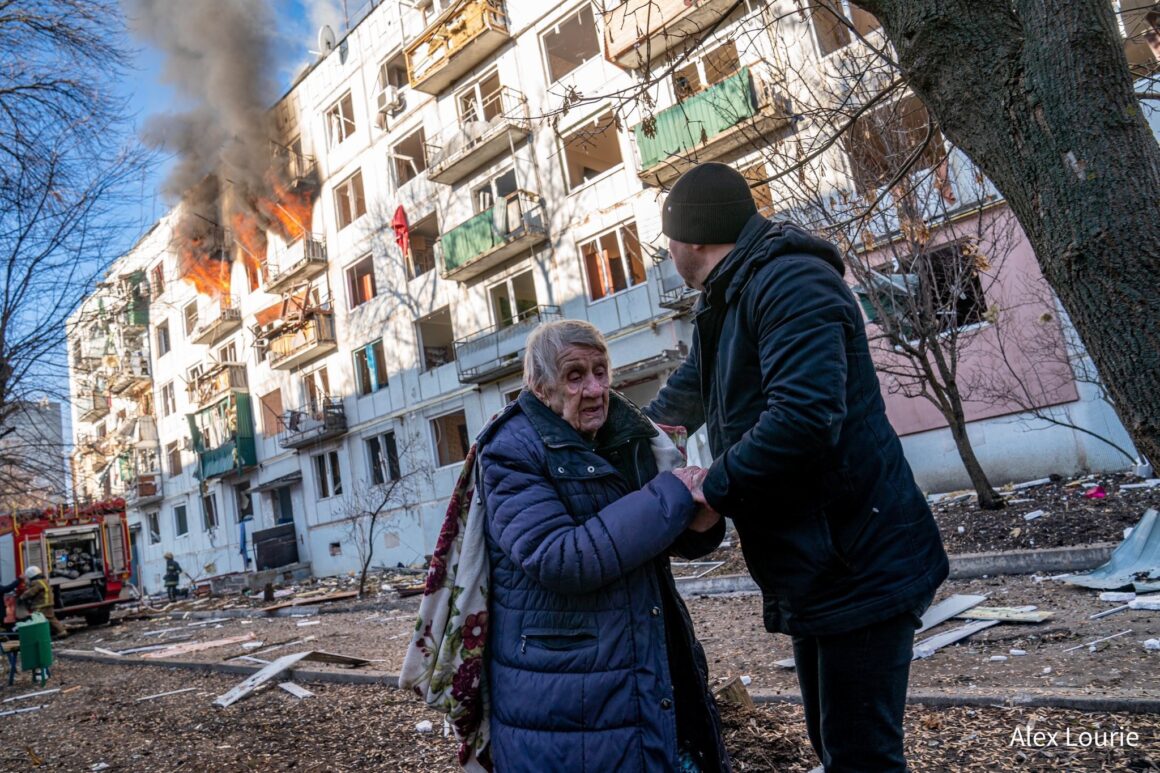 Εισβολή στην Ουκρανία: Νεκροί 18 άνθρωποι από επίθεση με πυραύλους – Εκρηξεις στο Κίεβο και τις γύρω περιοχές
