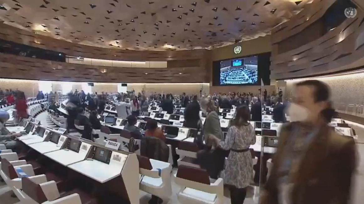 Γενεύη: Η στιγμή που δεκάδες διπλωμάτες μποϋκοτάρουν την ομιλία του Ρώσου ΥΠΕΞ, Σεργκέι Λαβρόφ στην αίθουσα του ΟΗΕ