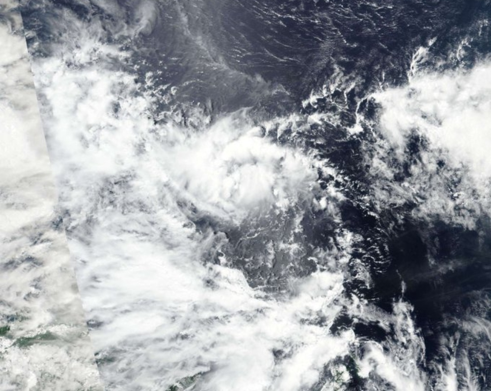 Κακοκαιρία στην Ασία: Η τροπική καταιγίδα “Malakas”πλήττει τη χώρα – Από πού πήρε το όνομά της