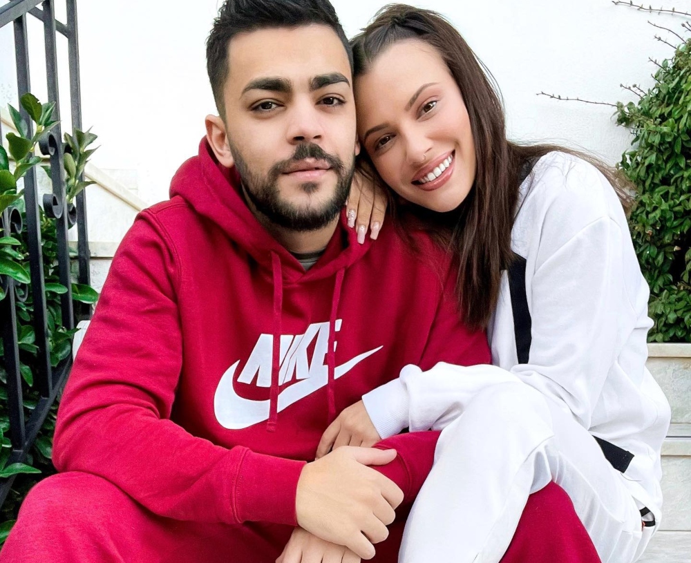 Λάουρα Νάργες – Χρήστος Σαντικάι: Το ζευγάρι θα επισημοποιήσει τη σχέση του, μετά την ανακοίνωση της εγκυμοσύνης