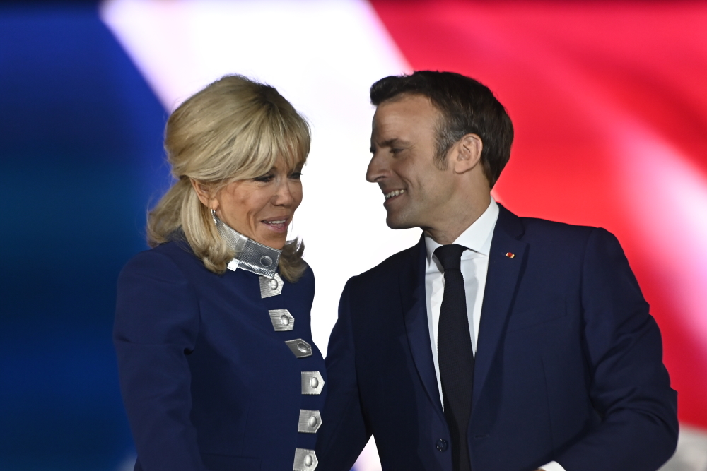 Εμμανουέλ Μακρόν: «Πύρρειος» η νίκη του; Σκεπτικά τα γαλλικά πρωτοσέλιδα, με φόντο το 42% της ακροδεξιάς